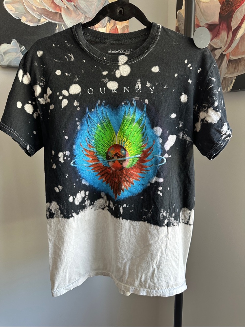 Journey Tie-Dye Short Sleeve Graphic Tee in Black & White